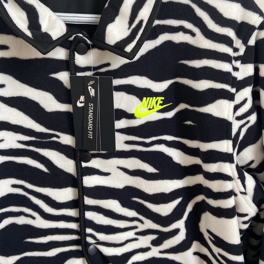 Nike jacket π₯π₯π₯ - Picture 2 of 6